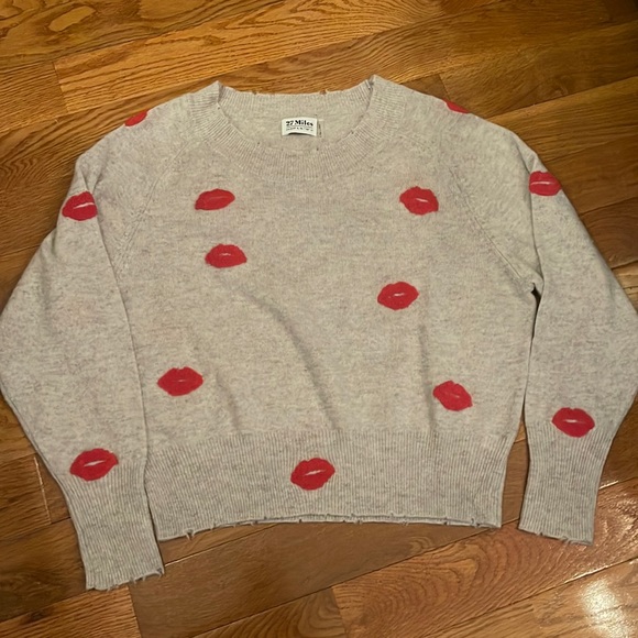 Cashmere 27 miles Malibu lips sweater 